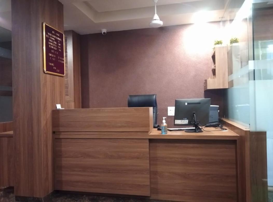 Hotel Radha Krishna Ānand Esterno foto