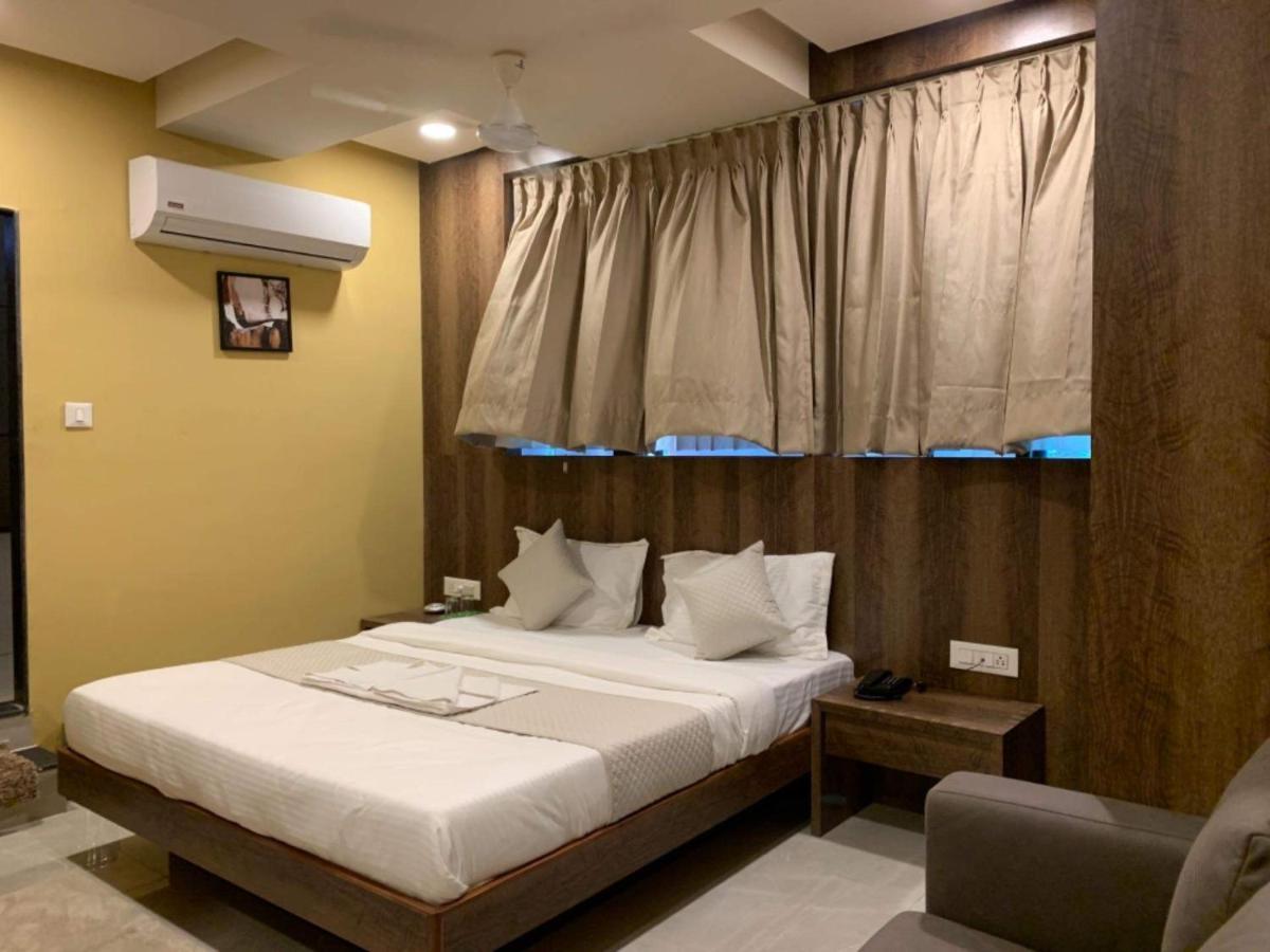 Hotel Radha Krishna Ānand Esterno foto